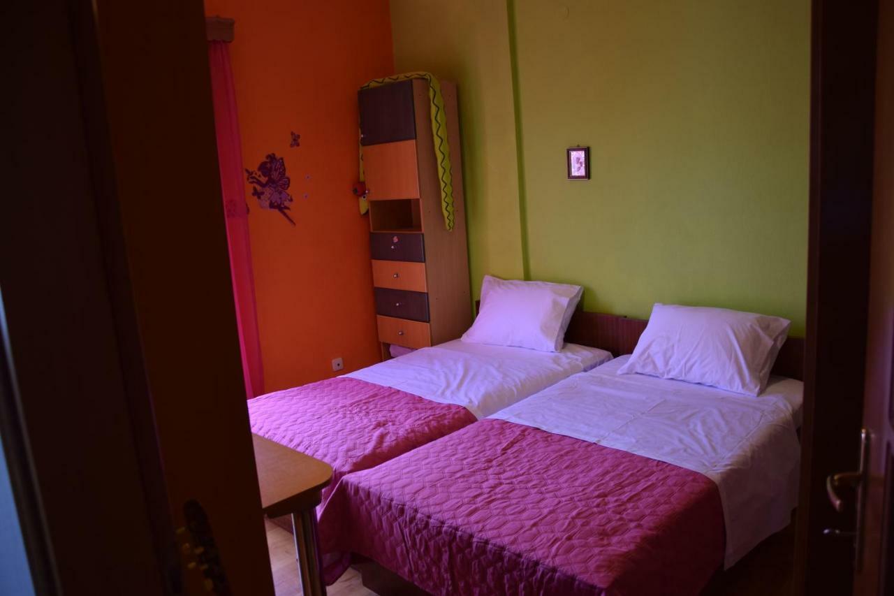 Appartement Lena's & Zoe's à Néa Péramos Extérieur photo